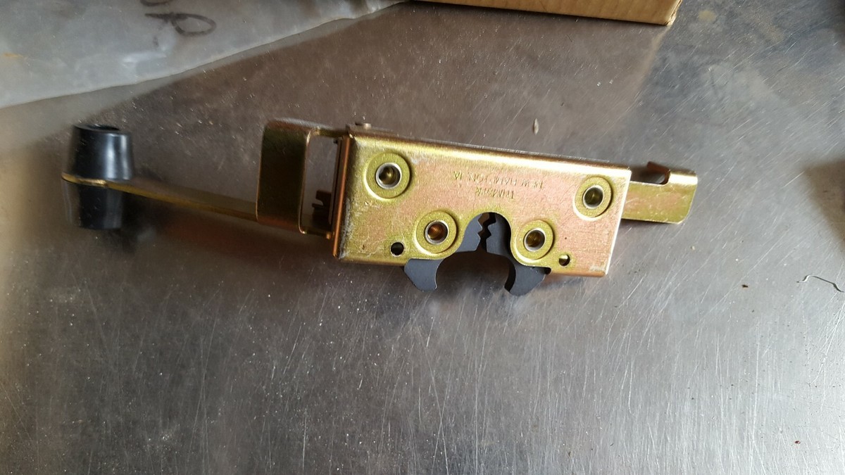 FOR CNH CASE 256363A1 LH LATCH ASSEMBLY 521D 621C 621D 721C 721D
