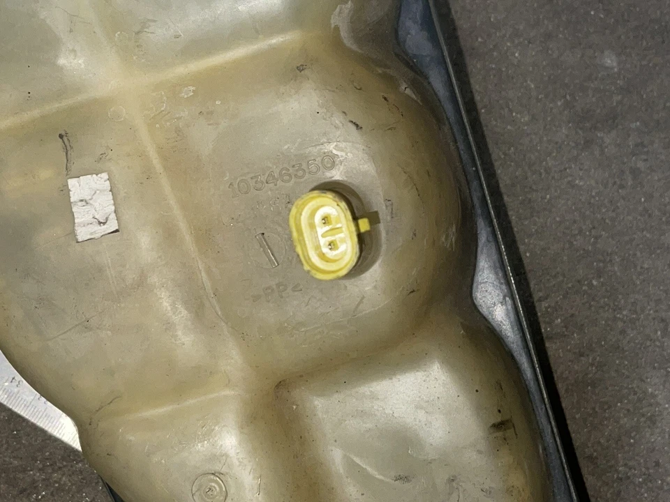 Cadillac XLR 2004-2009 depósito de expansión de refrigerante 10346350 Foto 3 de 4