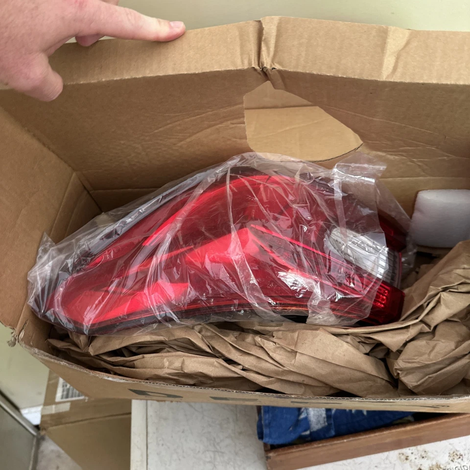 Luz trasera pasajero derecho certificado CAPA para Honda Accord 2018-2022 Foto 2 de 2