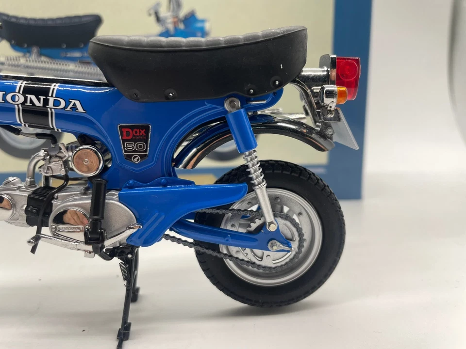 Ebbro 1:10 Scale DieCast Model Dax Honda ST50 1969 Motorcycle Blue New in Box - Image 3 of 4