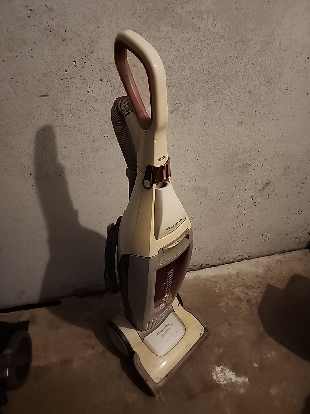 Electrolux Versatility Bagless Upright Vacuum Cleaner Model EL8500 PINK
