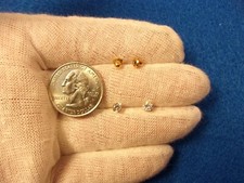 NEAR MINT CONDITION PAIR OF 14K YELLOW GOLD 4mm DIAMETER WHITE CZ STUD EARRINGS