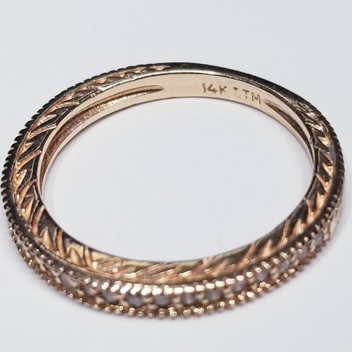 Ladies 14 kt Rose Gold Diamond band - Picture 2 of 2