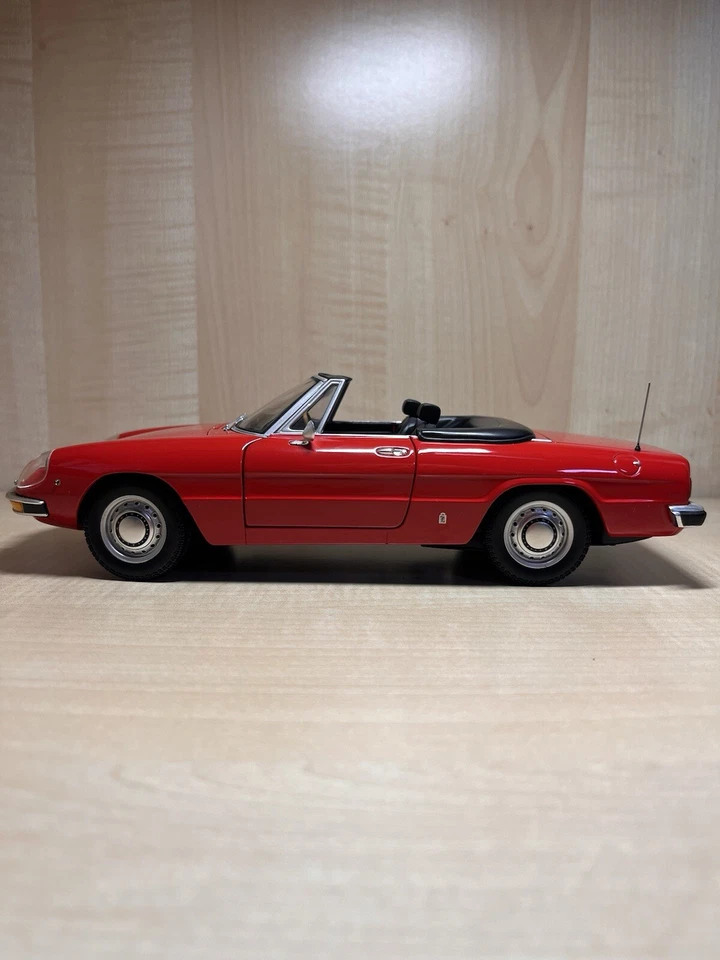 ALFA ROMEO 2000 Spider Duetto Minichamps ROSSO 1:18 - Immagine 4 di 4