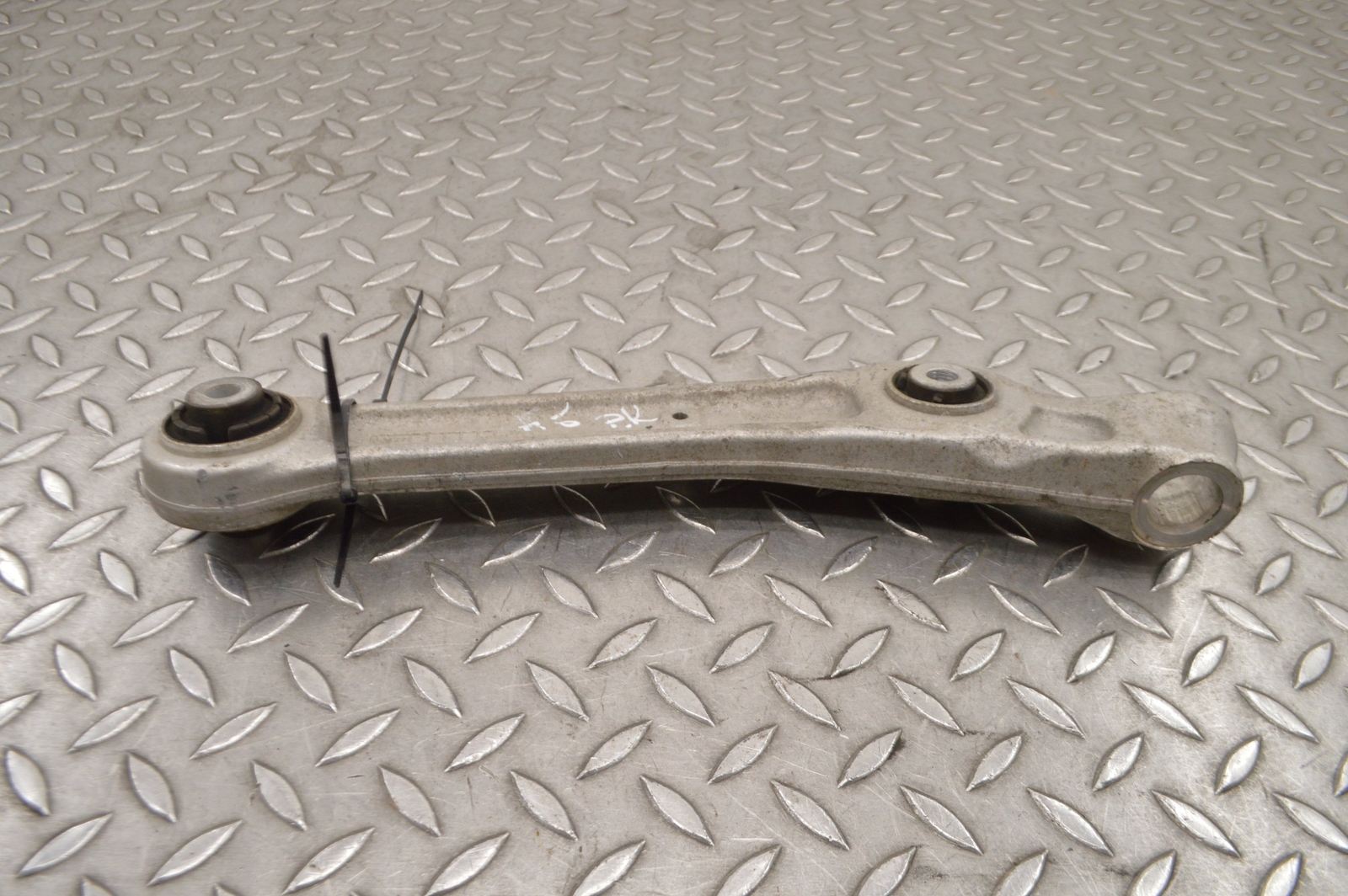 Lower Suspension 02 09オーディアa4 Quattroのためのフロントペア下部吊り下げコントロール