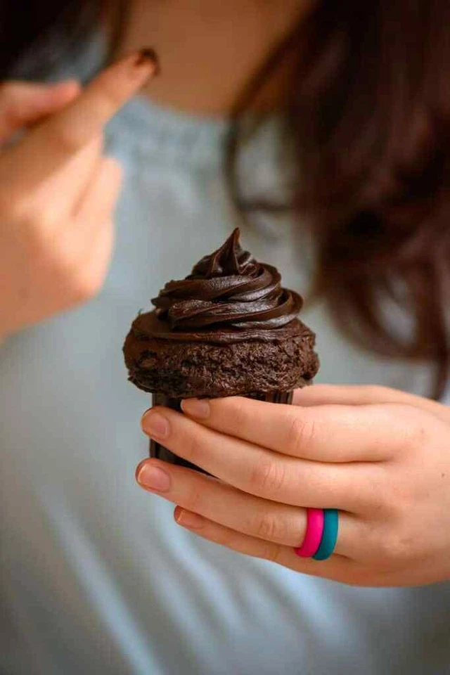 botthms Ladies Active Silicone Wedding Ring For All Sports - 6 Colours Available - Image 3 of 4