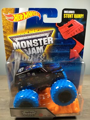 HOT WHEELS 1:64 MONSTER SON-UVA DIGGER STUNT RAMP BLUE TREADS 2015 B4