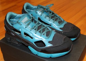 size x adidas ozweego