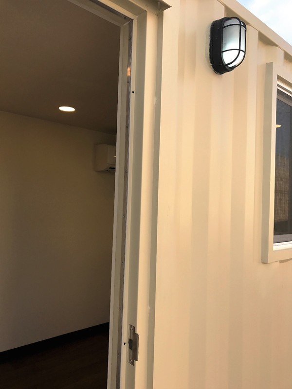 20 foot office in refurbished shipping container - thumbnail 9