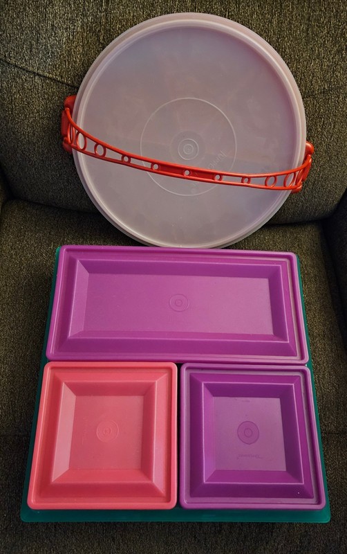 Tupperware Large 7 Sectioned Red  Handle & Covered with Lid & 7pc Buffet  Tray