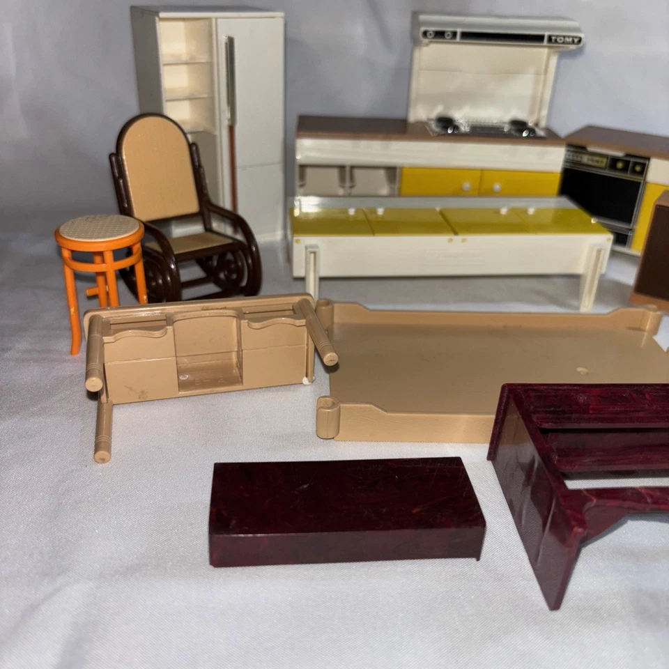 Large Vintage TOMY 1980s Smaller Homes Dollhouse Furniture Lot & Accessories - Image 2 of 4