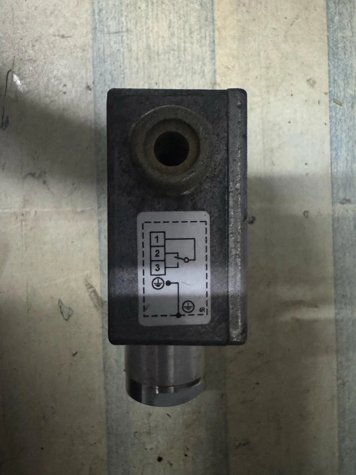 Pressure Switch - Image 3 of 4