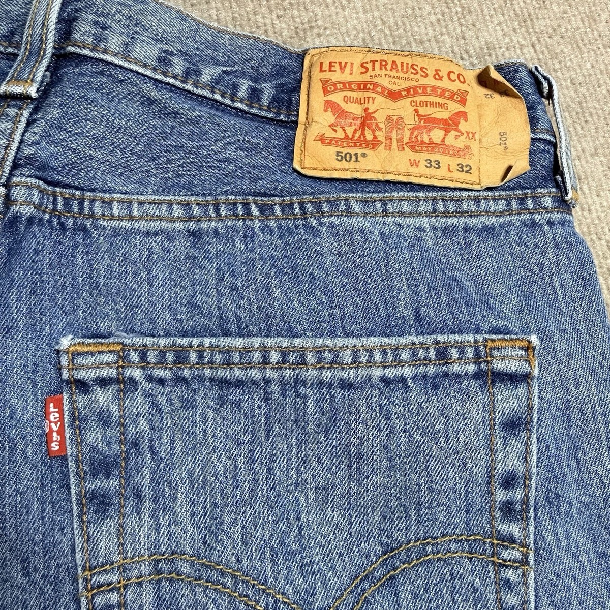 リーバイス　501 a Levi's 501 Jeans 33x30 (Tag 33x32) Button Fly Distressed Medium