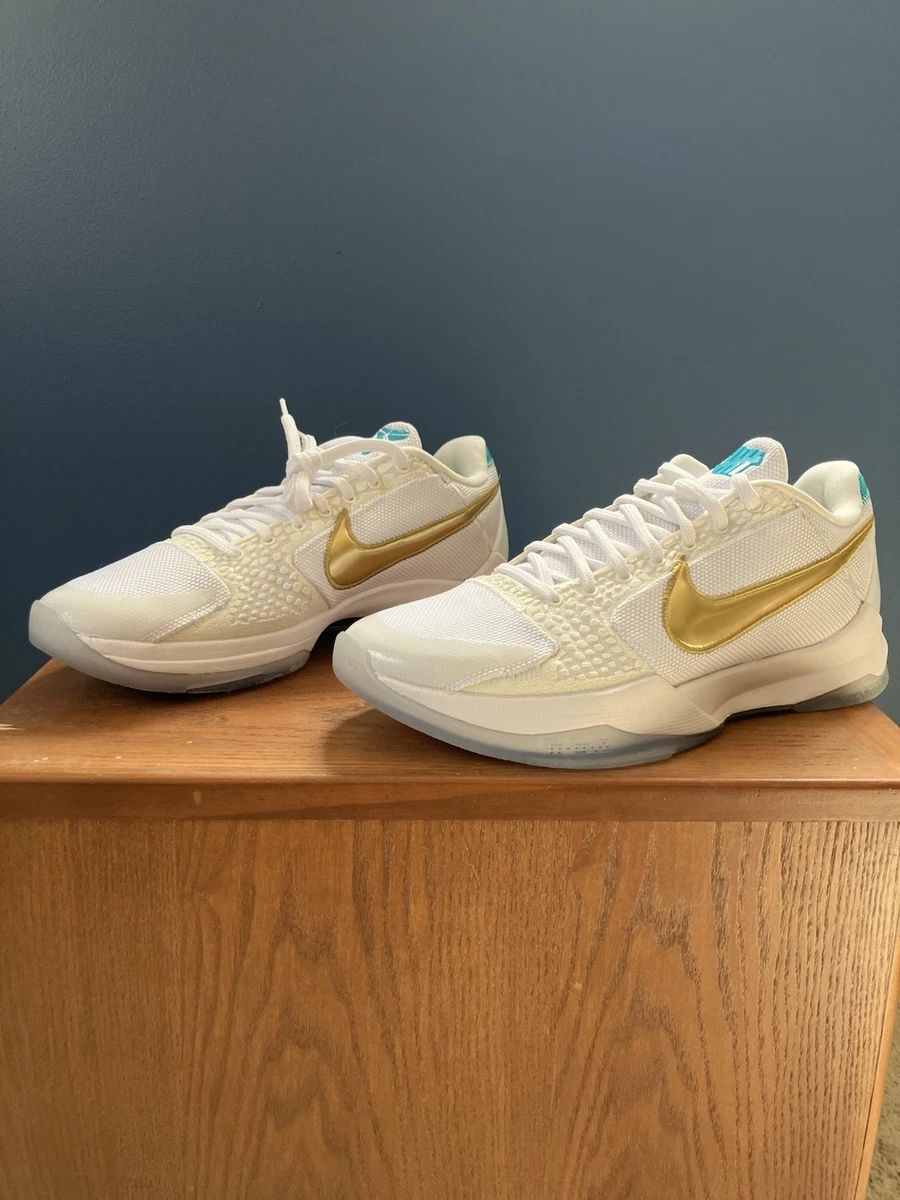 Preços baixos em Nike Undefeated x Zoom Kobe 5 Protro What If Pack