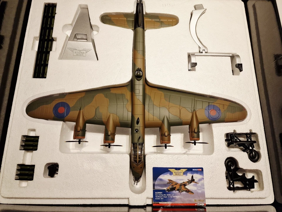 Corgi Aviation AA39501 1:72 Short Stirling 'MacRoberts Reply' 15 Sqn RAF Wyton - Image 2 of 4