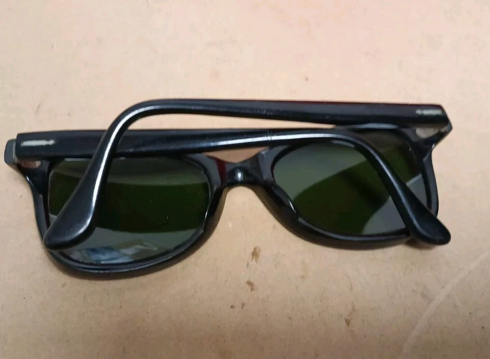 Vtg Sunglasses Commander Green Glass Spy Style Black Frame Italy  - Image 2 of 4