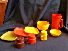 VNTG CHILD'S TUPPERWARE PARTY SET 9PC 3CUPS, PITCHER,BOWL,3 PLATES MIXING BOWL