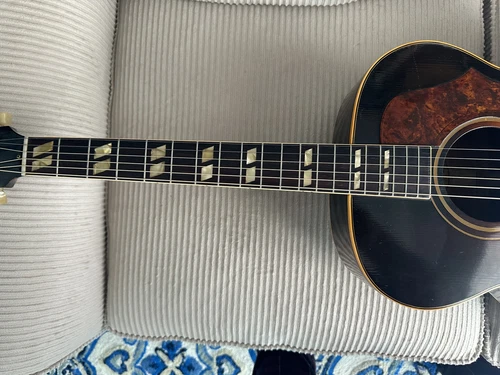 1952 Gibson J-185 Acoustic in excellent condition, no breaks or major cracks.