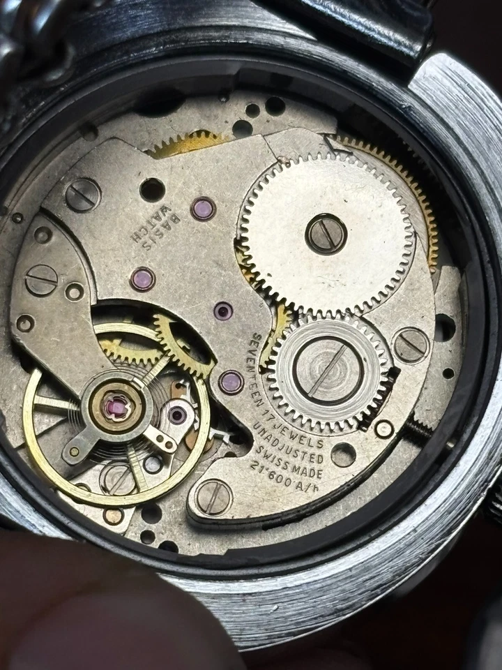 Reloj Digital JUMP HOUR BASE Suizo DE COLECCIÓN RARO Viento Estuche en Forma de D Necesita Servicio Foto 3 de 4