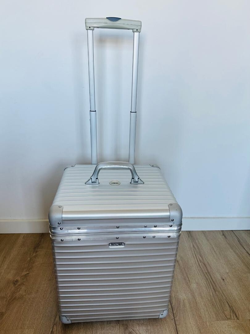 Rimowa Pilot Trolley Suit Case Topaz IBM Limited Edition 40L Rimowa Pilot Trolley Suit Case Topaz IBM Limited Edition 40L