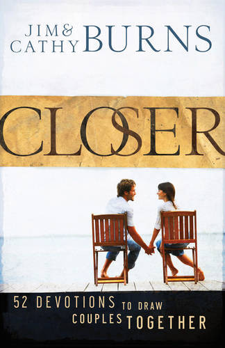 Closer – 52 Devotions to Draw Couples Together Burns Burns Paperback