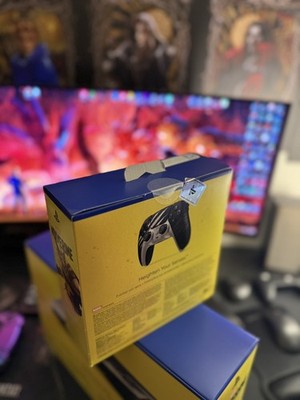 DualSense PS5 Controller Marvel s Wolverine Adamantium Limited Edition INHAND