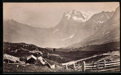 Photography Wetterhorn, dairymen on the alp with a view of the mountains 