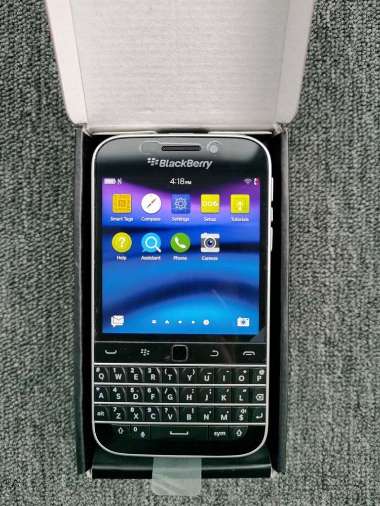 BlackBerry Classic Q20 16GB GSM (Unlocked) 4G LTE Keyboard