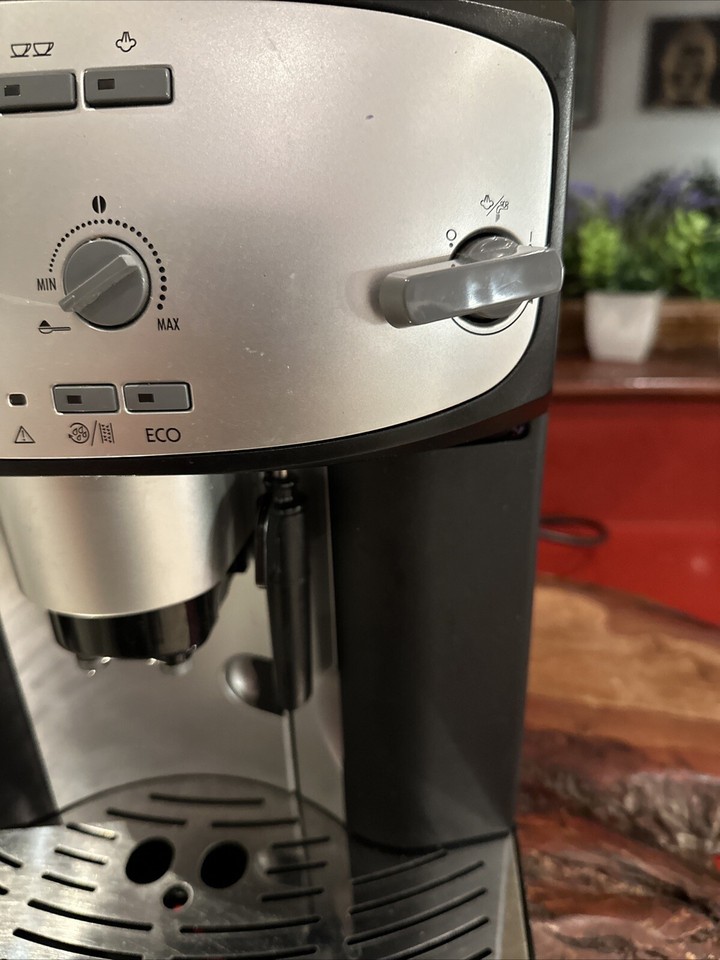 DeLonghi Caffe Corso Bean to Cup Coffee Machine,working & Just Descaled