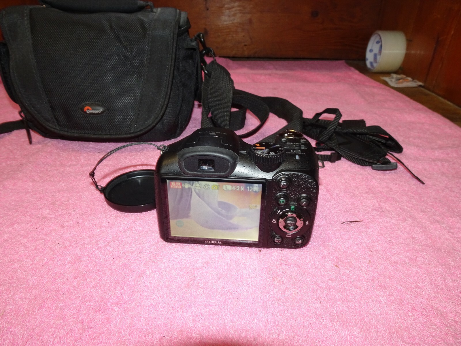 Fuji FinePix S1800 Digital Camera 18x Wide Angle Zoom 12MP