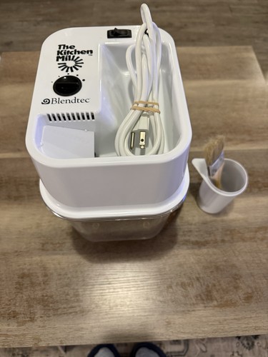 Blendtec ~ Model 91 ~ The Kitchen Mill ~ Electric Grain/Flour Mill ~ Tested