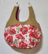 Ce sac en forme de ballon est fabriqué à partir de feuilles de coton rétrécies