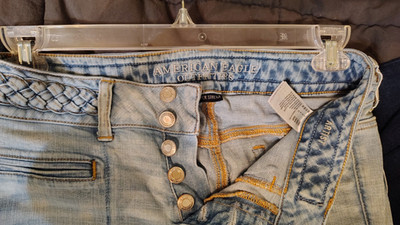 American Eagle Women s Low Rise Button-Fly Bootcut Jeans Size 8 Short