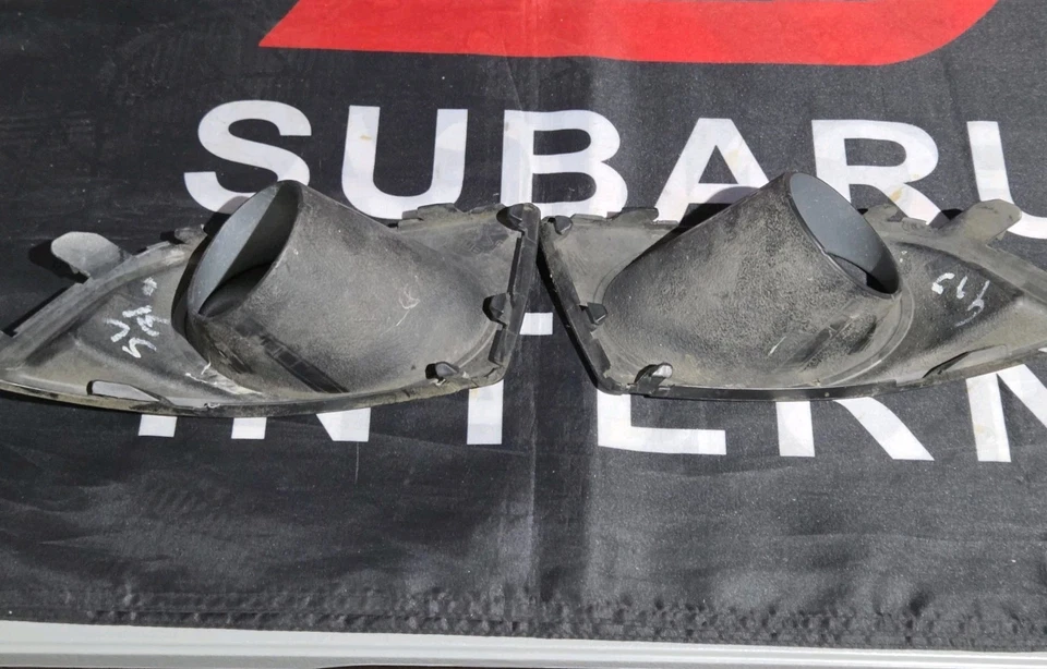 Subaru Legacy 2008 2009 sedán delantero izquierdo/derecho luz antiniebla bisel cubierta OE Foto 4 de 4