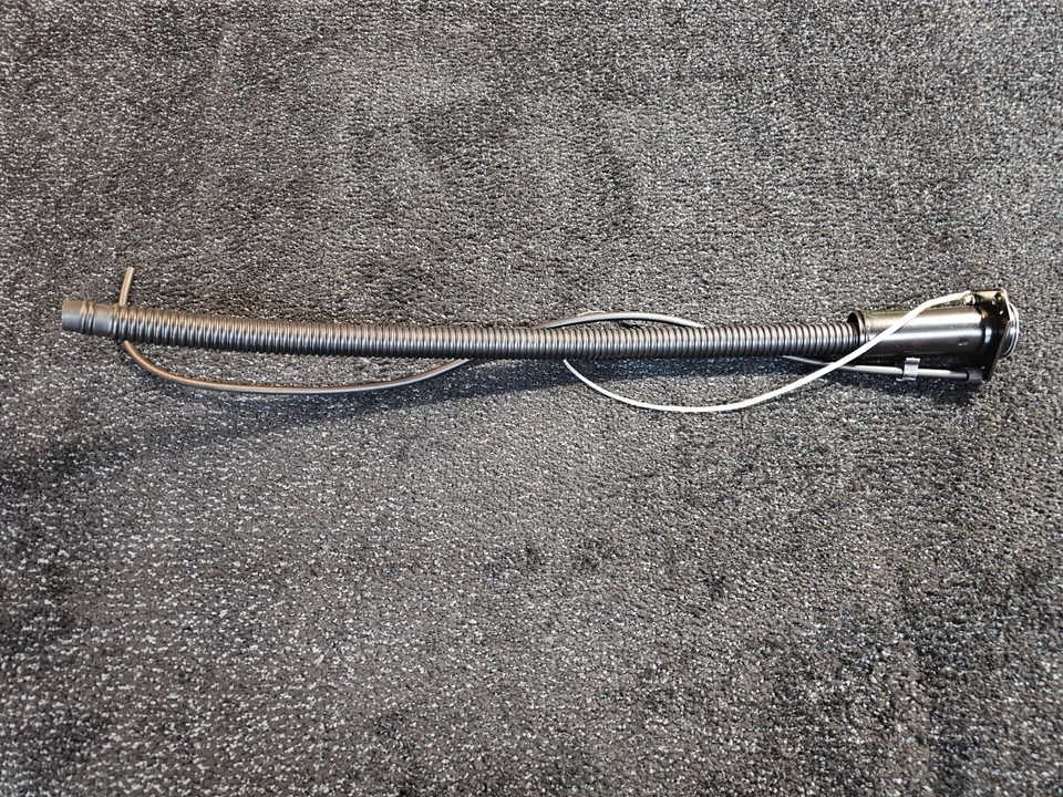 Cuello de llenado del tanque de combustible Dorman 577-095 para Chevy Silverado 1500 1999-2004 Foto 3 de 4