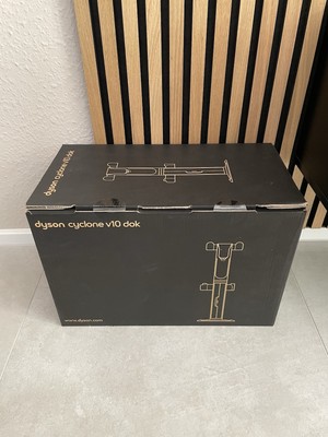 DYSON Cyclone V10 Dok mit Zubehör *NEU/OVP*