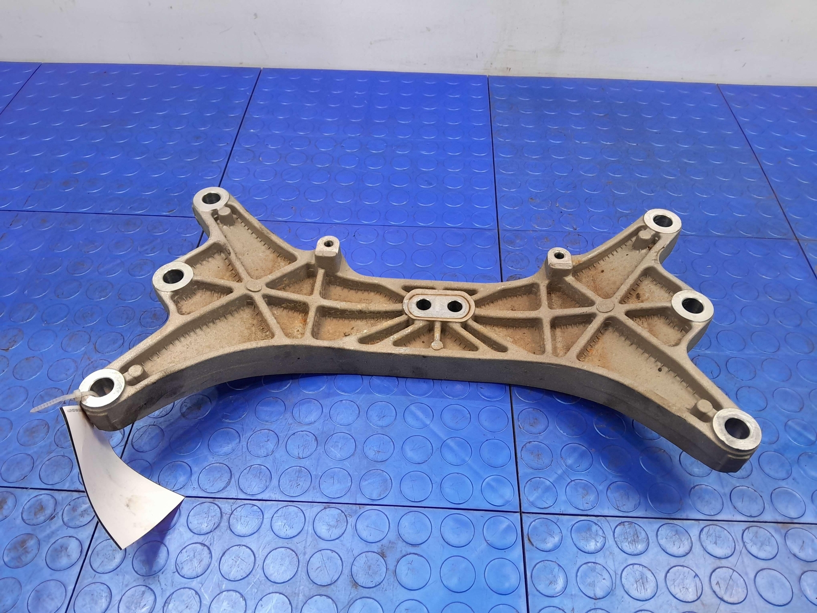 14-24 Maserati Ghibli RWD Automatic Transmission Crossmember OEM 670003953