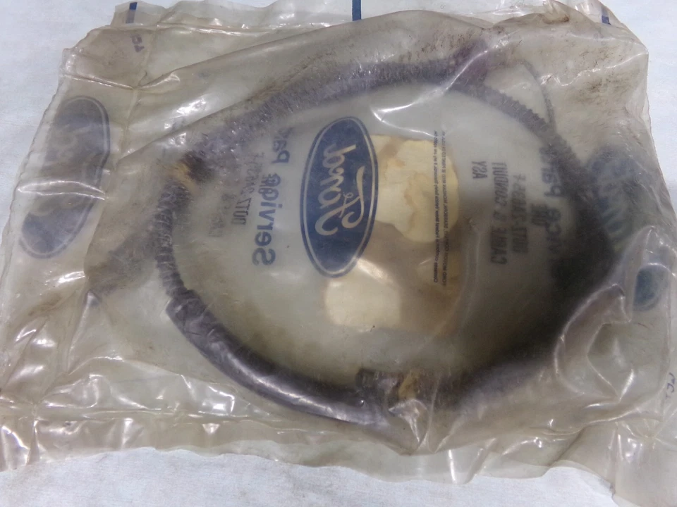 Brake Cable Assy. 右握后部,1970/72 F100 4 x 4,福特卡车,全新无标签 — 第 3/4 张图片