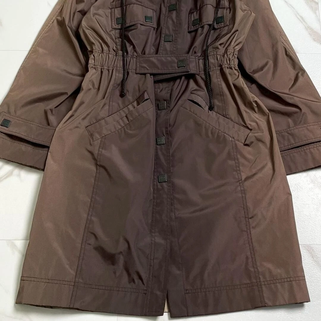 CHANEL CC Coco Button Trench Cappotto Impermeabile con Cappuccio Bicolore