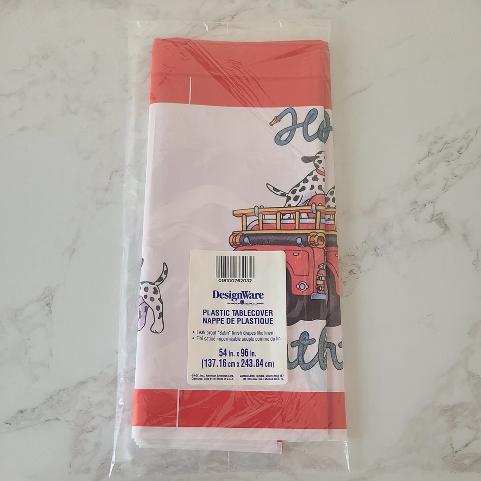 Mantel de plástico Designware camión de bomberos y dálmatas 54x96" fiesta de cumpleaños Foto 2 de 2