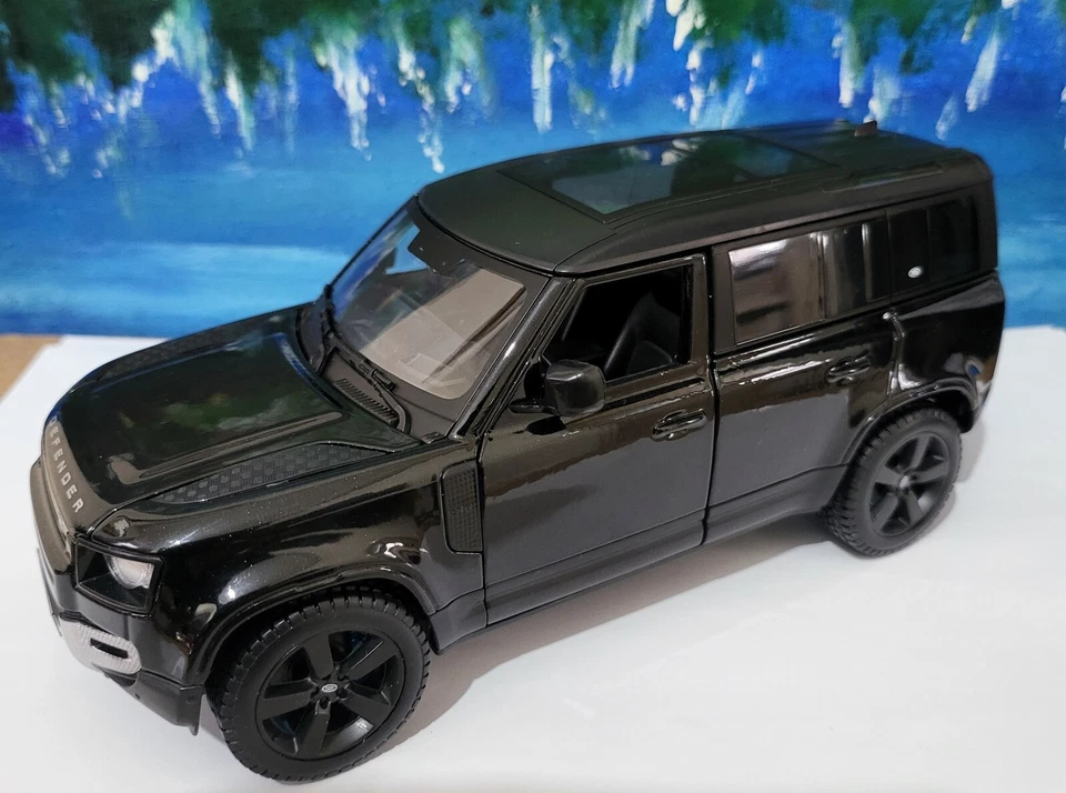 PERSONALIZADO Nuevo Landrover Defender 110 Coche de Juguete Modelo 1:24 papá mamá papá en Caja Foto 3 de 4