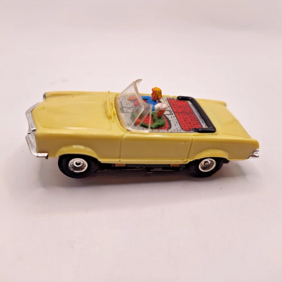 Трассовая автомодель Faller AMS 4852 Mercedes 230 SL HO бледно-желтая с чехлом винтажная Tjet - Изображение 2 из 4