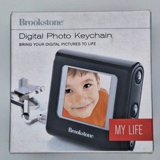 Brookstone Digital Photo Keychain Stores 100 pics Plug  Play Ready New in box