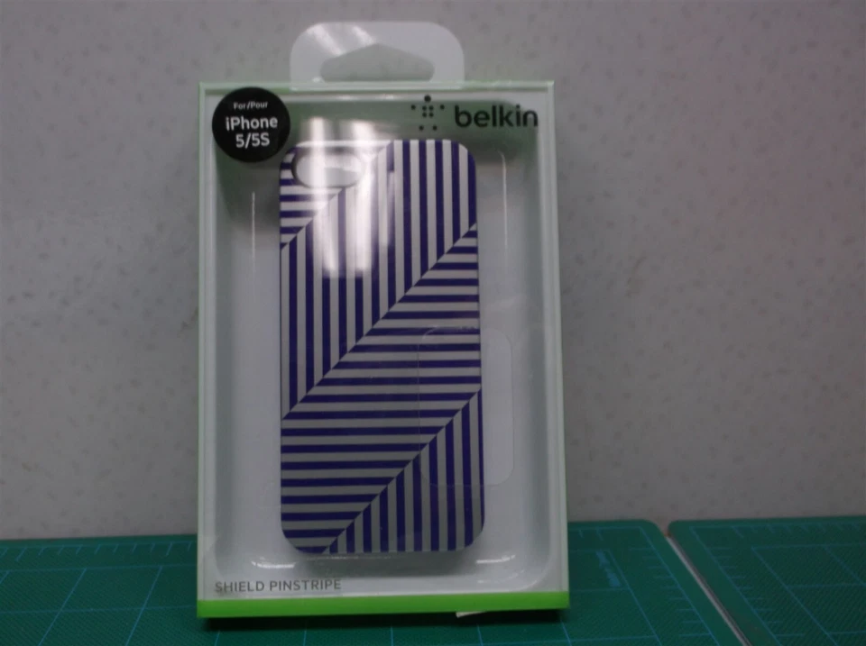 Funda Belkin Shield a rayas para iPhone 5/5s - púrpura/plateado Foto 2 de 3