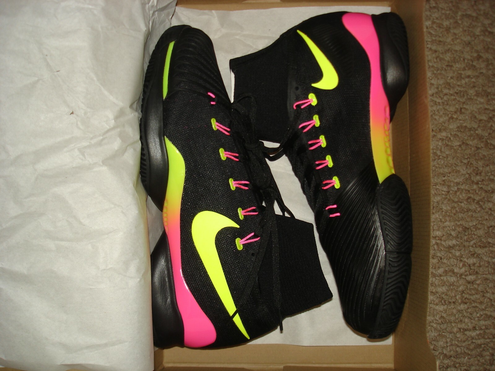 nike ultrafly tennis shoes