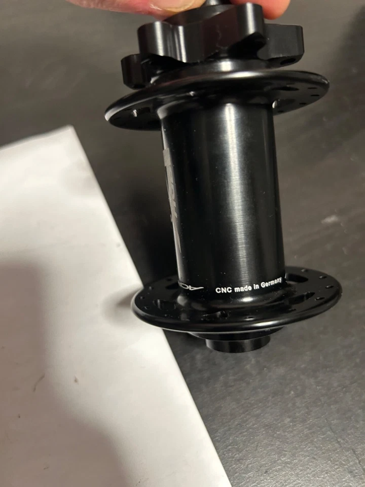 NUEVO Buje Delantero Acros 74 32H, 100x15mm Sin Boost Negro 6 Tornillos Foto 4 de 4