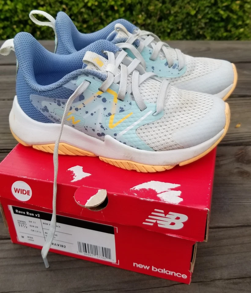 Niños Rave Run V2 Con cordones 11.5 Ancho Niño Pequeño Azul Hielo/Brillante Cian/Llamarada Solar Foto 3 de 4