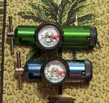 2 OXYGEN REGULATORS NIB, DYNAREX AND FLOW-TECH MINI.  BOTH REGS, ONE PRICE.