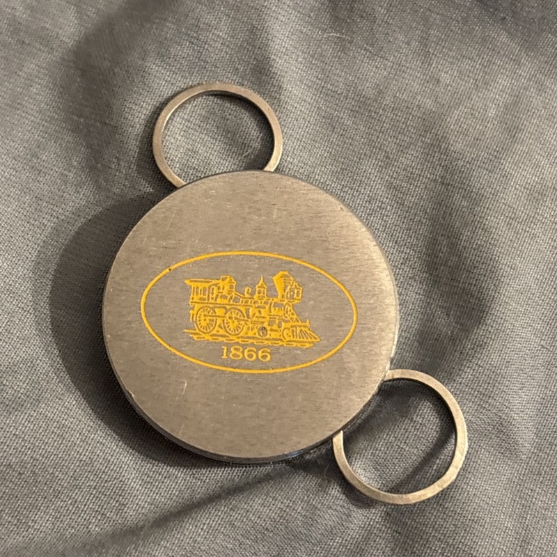 Jewelry Key ring Locomotive engine 1866 with two detachable rings keychain