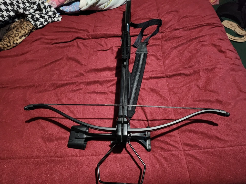 Ballesta Jaguar. Solo utilería/pantalla. Sin flechas. Foto 3 de 3